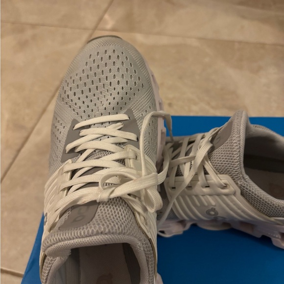 On Running Women's White and Gray Sneakers excellent condition - Picture 4 of 8